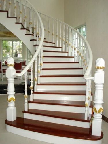 轻钢房屋楼梯选择，你比较喜欢那种的？